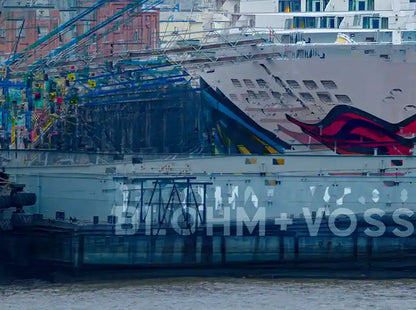 Kreuzfahrtschiff im Dock Elbe 17 in Hamburg, starke Überlagerungen mit Details, Details unten links