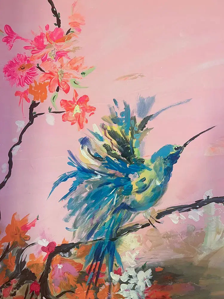 Kolibri von Maren Lüke-Amato an der Wand – Expressionistisches Acrylgemälde, 70x100 cm, Naturmotiv in Pfirsich und Pink | Kunst-Direkt.de
