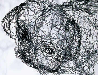 Ein Mops als Drahtskulptur Ausführung Fineart Print mit Schatten vor weißem Hintergrund, Detailansicht des Drahtes