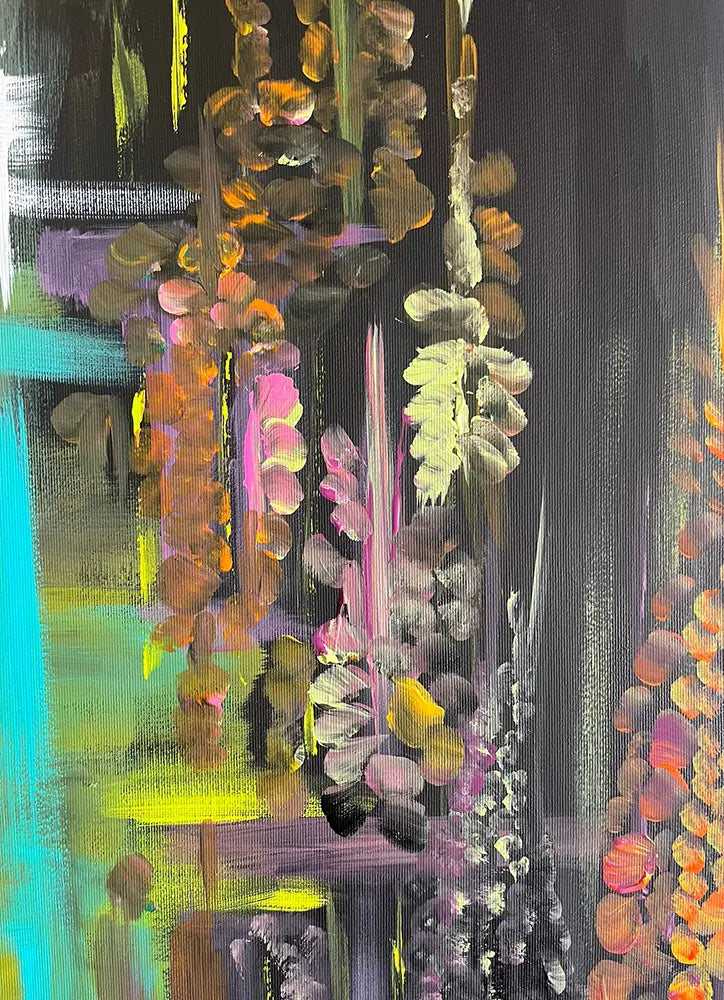 Monumentales, quadratisches Acrylgemälde „Schimmel ohne Reiter“ von Maren Lüke-Amato (180x180 cm). Ein weißes Pferd wird in dynamischen, expressiven Pinselstrichen vor einem dunklen, abstrahierten Hintergrund dargestellt. Kraftvolle Darstellung von Freiheit und Bewegung auf Leinwand.Detail Farben. Kunst-Direkt.de