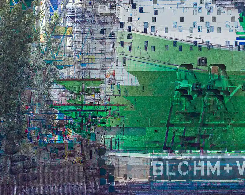Details grünes Schiff im Dock Elbe 17 mit Überlagerungen, links unten