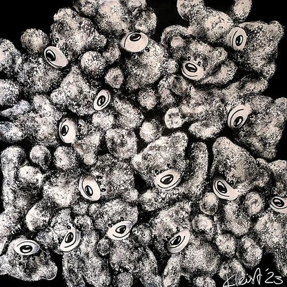 Wir sind viele – Gemälde von Ute Kleist, 120x120 cm, dicht gedrängte Teddybären in Schwarz-Weiß-Grau, Geborgenheit | Kunst-Direkt.de


