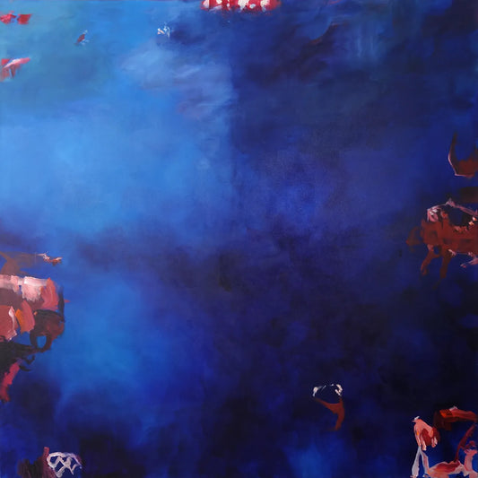 Coraux rouges dans la mer bleue profonde