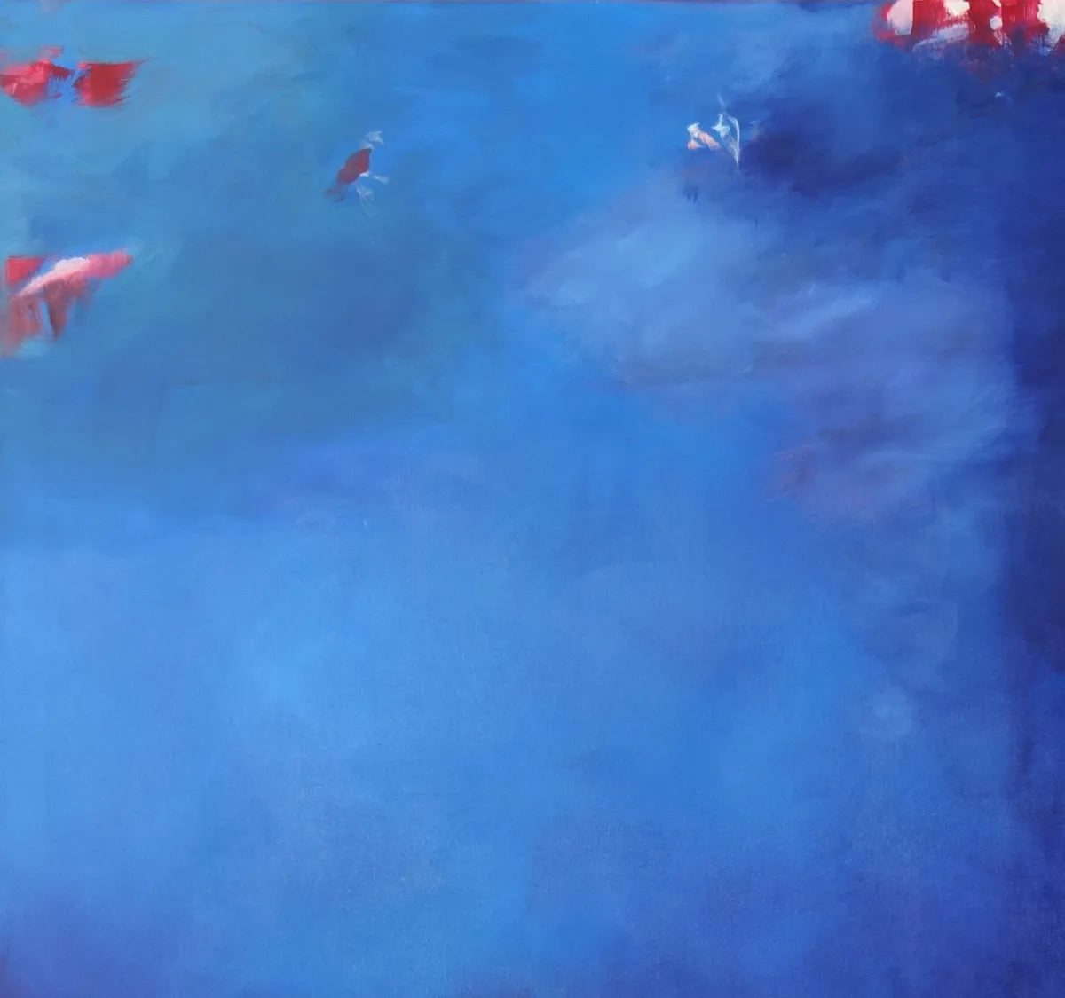Coraux rouges dans la mer bleue profonde