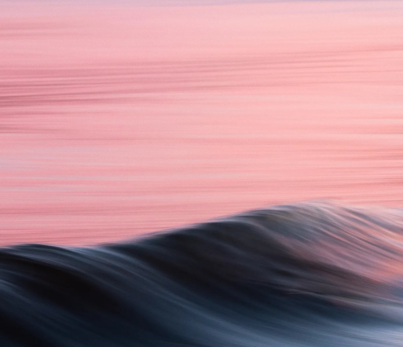 Detailansicht Pastel Serenity Malte Lüdemann – Seidige Wischspuren, sanfte Lichtreflexionen in Altrosa, Mauve und kühlem Schieferblau