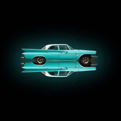 Chrysler Newport, grün, gegeneinander gespiegelt vor scharzem Hintergrund, horizontal, nach rechts gedreht, quadratisch