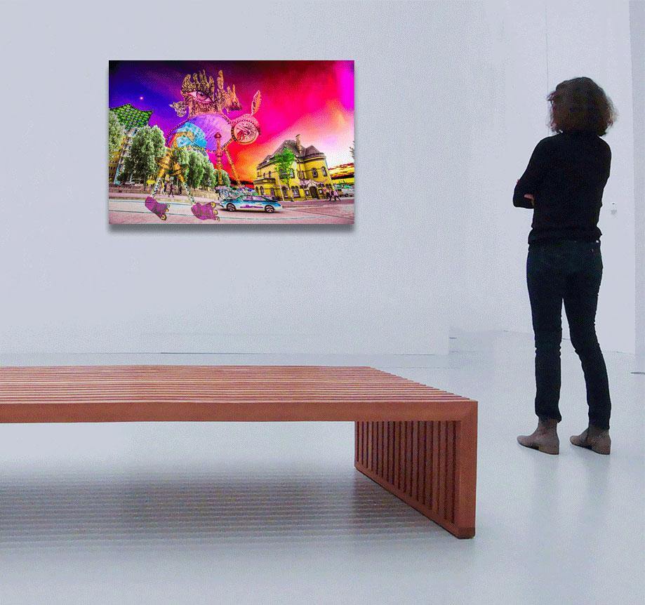 Digitales farbiges Werk, ein Phantasiewesen läuft durch Hamburg, roter Himmel, digital verfremdet, Claudia Tejeda, 120x80cm, Kunst-Direkt.de