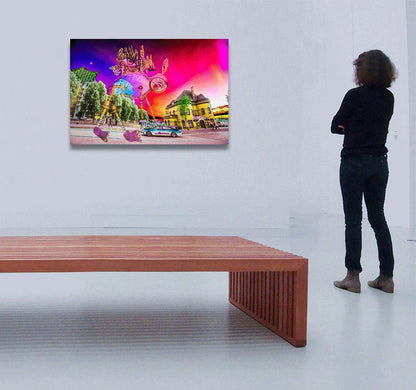 Digitales farbiges Werk, ein Phantasiewesen läuft durch Hamburg, roter Himmel, digital verfremdet, Claudia Tejeda, 120x80cm, Kunst-Direkt.de