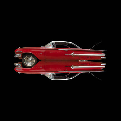 Chevrolet Impala, Farbe rot, gespiegelt und wieder zusammengesetzt vor schwarzem Hintergrund, Format quadratisch, nach links gedreht
