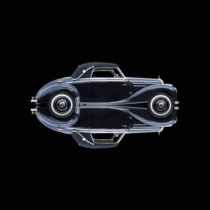 ein schwarzes Mercedes Cabriolet, oldtimer, schwarzer Hintergrund, verchromte Linien, quadratisch