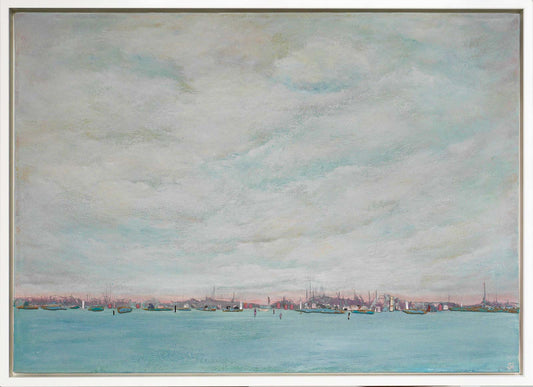 Hafenbild, segelschiffe und Häuser am Horizont, viel Himmel und Wasser