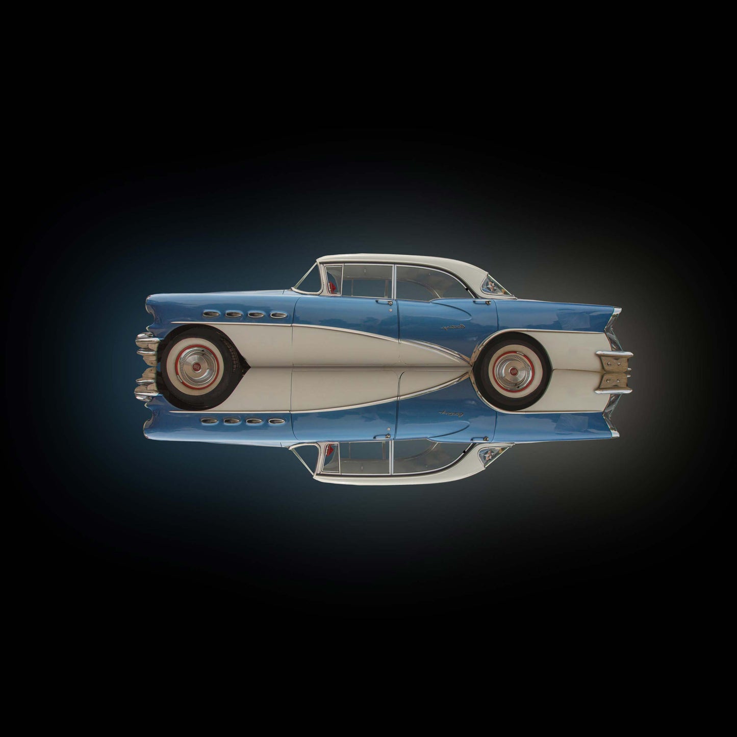 US Classic Car Buick Century, Farbe blau beige, Format Quadrat, gespiegelt vor scharzem Hintergrund, nach links fahrend