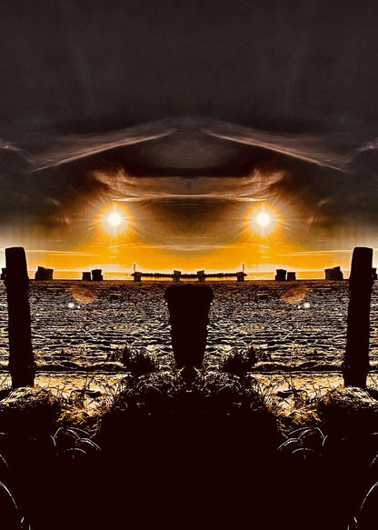 Die Fotomontage mit der Anmutung eines Ufos, 2 Sonnen am Strand