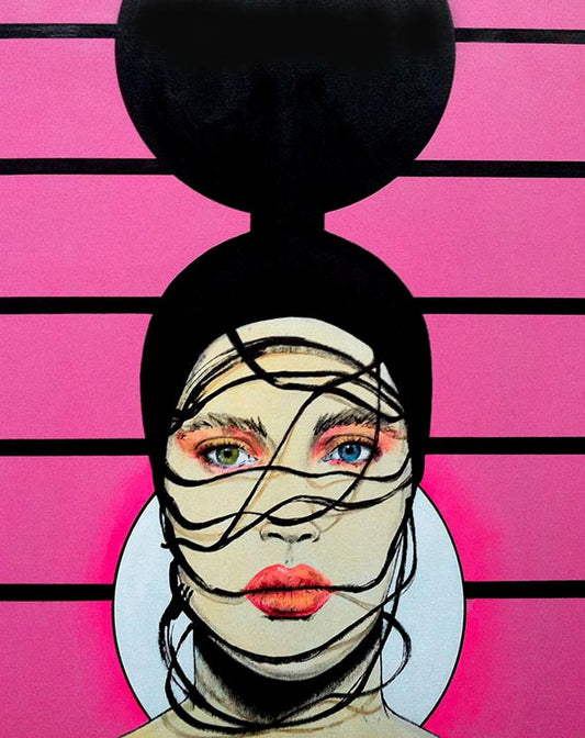 portrait einer Frau mit schwarzem hut vor violettem hintergrund, hochformat, Tusche auf Holz, 50x40cm, Kunst-Direkt.de